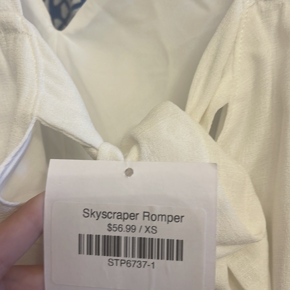 NWT White romper - Picture 3 of 3